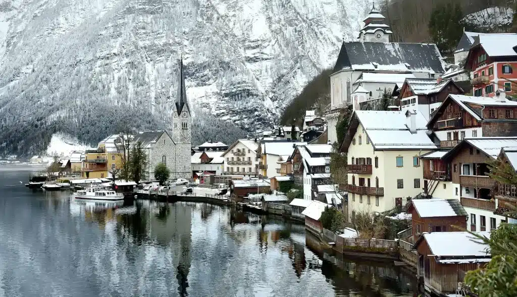 winter-scenic-view-of-village-of-hallstatt-in-the-austrian-alps